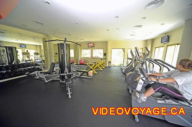 Mexique Puerto Juarez Valentin Imperial Maya Un gymnase climatisé.