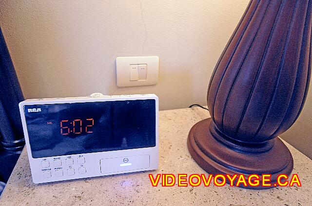 Mexique Puerto Juarez Valentin Imperial Maya The alarm clock radio with an iPod jack.