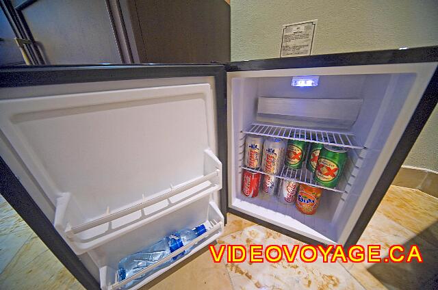 Mexique Puerto Juarez Valentin Imperial Maya The well-stocked refrigerator without freezer portion.