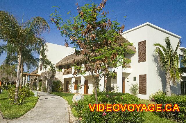 Mexique Puerto Juarez Valentin Imperial Maya On the other side.