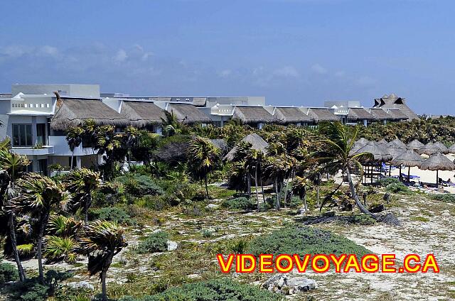 Mexique Puerto Juarez Valentin Imperial Maya Buildings Emerald Junior suites with ocean view.