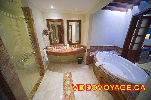 Mexique Puerto Juarez Valentin Imperial Maya The room bath.