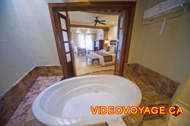 Mexique Puerto Juarez Valentin Imperial Maya Las puertas pueden ocultar el cuarto de baño.