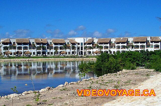 Mexique Puerto Juarez Valentin Imperial Maya Las junior suites están situadas frente a una laguna de oro.