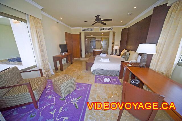 Mexique Puerto Juarez Valentin Imperial Maya La sala de la suite Diamond es grande.