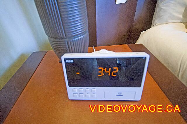 Mexique Puerto Juarez Valentin Imperial Maya La radio reloj despertador con jack para conectar un iPod.