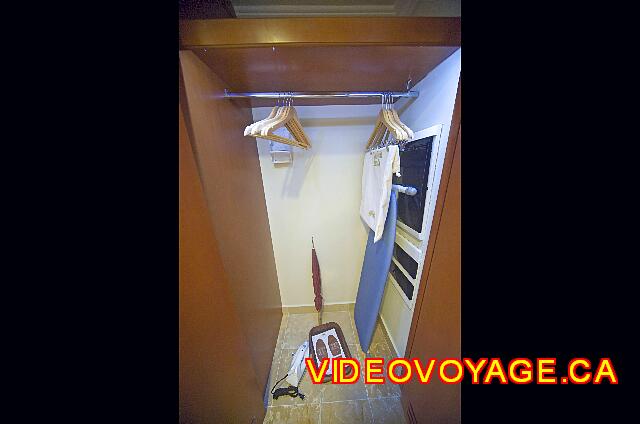 Mexique Puerto Juarez Valentin Imperial Maya Another wardrobe with iron and ironing board, umbrella, ...