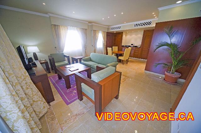 Mexique Puerto Juarez Valentin Imperial Maya The living room with a dining room.