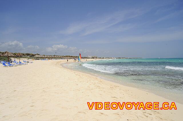 Mexique Puerto Juarez Valentin Imperial Maya El camino hasta el hotel lleva a la playa llegue aquí, la hermosa playa en frente de nosotros.