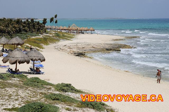 Mexique Puerto Juarez Valentin Imperial Maya Une plage avec peu ou pas de baigneur.