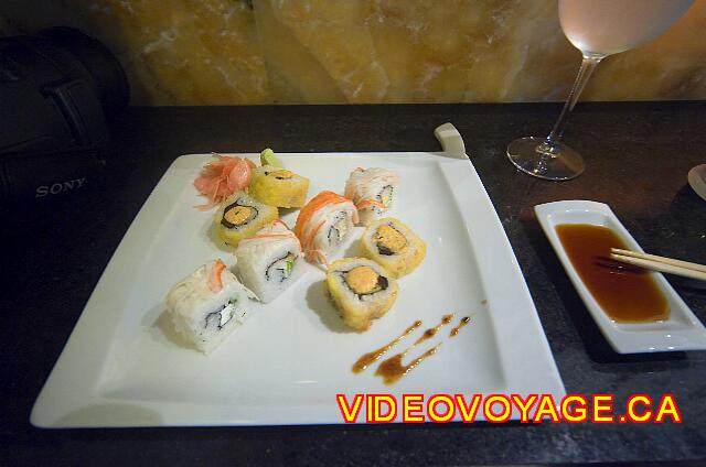 Mexique Puerto Juarez Valentin Imperial Maya A plate of sushi bar.