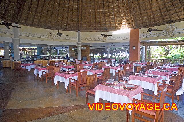 Mexique Puerto Juarez Valentin Imperial Maya Le restaurant The Lobster Pot est situé à coté du restaurant Mar.