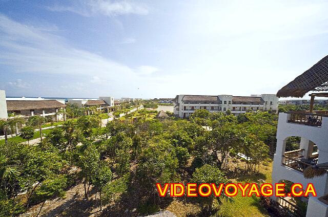 Mexique Puerto Juarez Valentin Imperial Maya Les batiments qui habritent les chambres près de la plage.