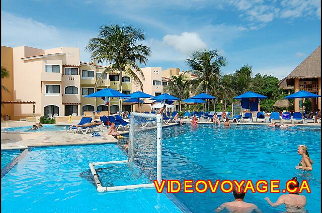 Mexique Playa del Carmen Viva Maya A waterpolo net in the pool.