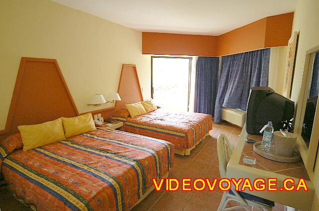 Mexique Playa del Carmen Viva Maya A medium-sized room, with basic services such as air conditioning and TV.