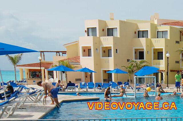 Mexique Playa del Carmen Viva Maya Several rooms are located near the pool and have a view of the beach.