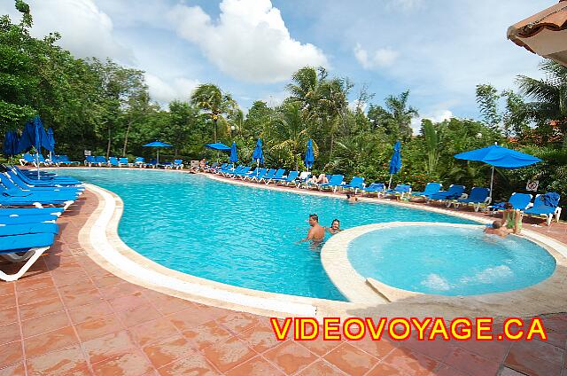 Mexique Playa del Carmen Viva Maya La piscine pour adulte est situé à plus de 300 mètres de la plage. Le batiment Tan-Kah est tout près de cette piscine.