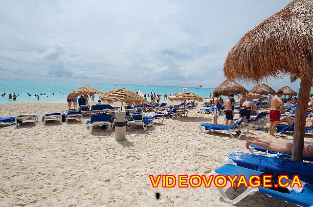 Mexique Playa del Carmen Viva Maya Many chairs and small and large umbrellas ...