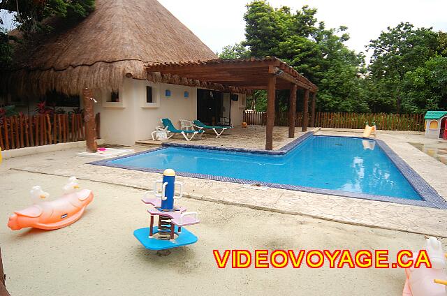 Mexique Riviera Maya Grand Flamenco Xcaret The mini club pool with a fence around.