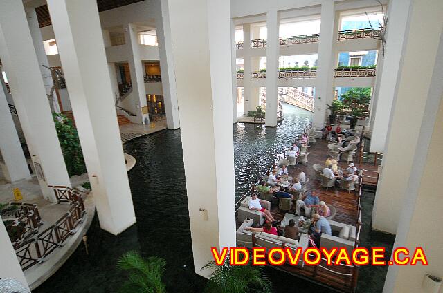 Mexique Riviera Maya Grand Flamenco Xcaret El bar del vestíbulo en el día.