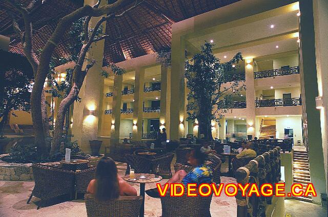 Mexique Riviera Maya Grand Flamenco Xcaret The Lobby bar at night.