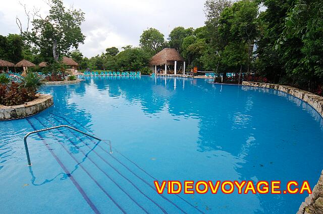 Mexique Riviera Maya Grand Flamenco Xcaret The pool become deeper here. Huge pools ...