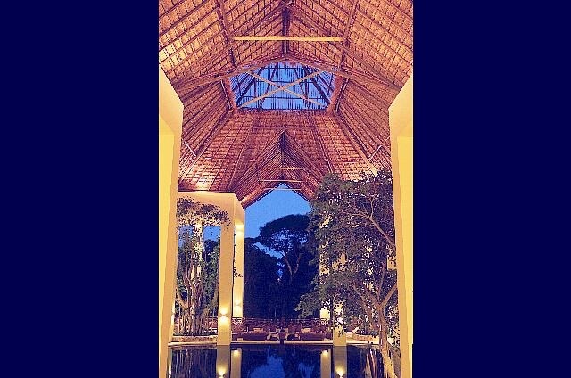 Mexique Riviera Maya Grand Flamenco Xcaret Le soir au dessu du Lobby bar.