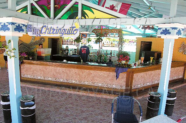 Cuba Santa Lucia Club Amigo Caracol The bar even has a second counter near the stage show.