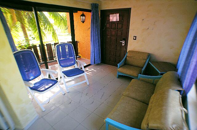 Cuba Santa Lucia Club Amigo Caracol The living room with the front door and the terrace.