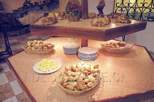 Cuba Santa Lucia Club Amigo Caracol A selection of bread with salted butter.