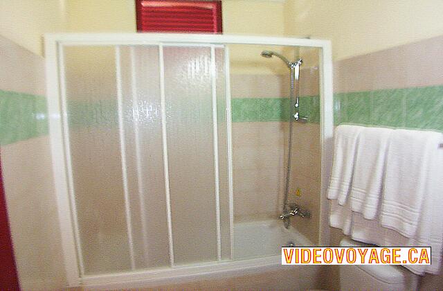 Cuba Santa Lucia Gran Club Santa Lucia The bathroom with a shower.