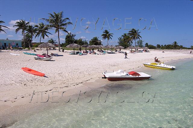 Cuba Santa Lucia Club Amigo Mayanabo Kayak and pédalot on the beach.