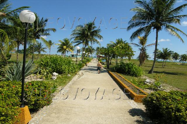 Cuba Santa Lucia Club Amigo Mayanabo L'accès à la plage. Un long chemin en béton.