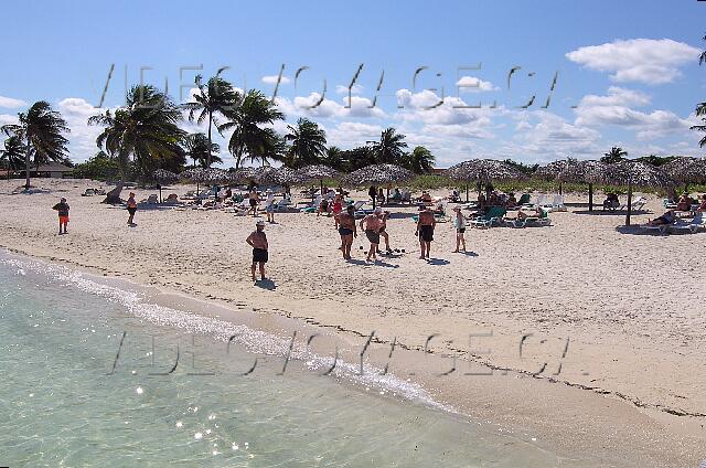 Cuba Santa Lucia Club Amigo Mayanabo Hay algunos jugadores de petanca en la playa.