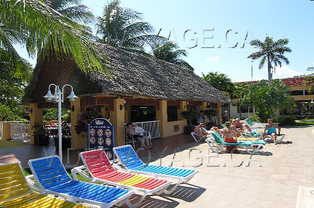 Cuba Santa Lucia Club Amigo Mayanabo Un restaurant snack-bar près de la piscine.