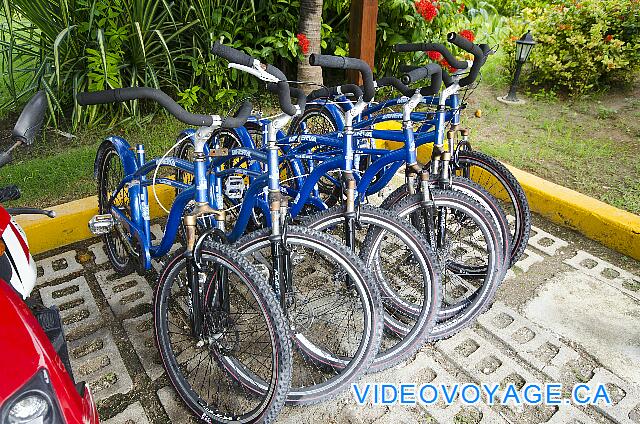 Cuba Cayo Santa Maria Husa Cayo Santa Maria Se pueden alquilar bicicletas en frente del hotel.