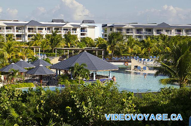 Cuba Cayo Santa Maria Husa Cayo Santa Maria The bar is located at the pool center