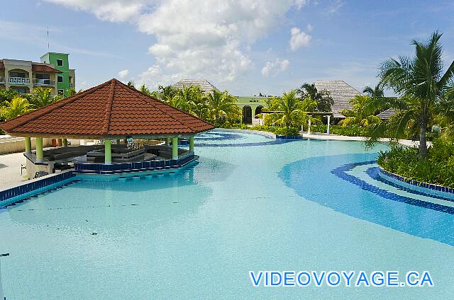 Cuba Cayo Santa Maria Husa Cayo Santa Maria The pool bar in the Colonial section is very similar to the Beach section.