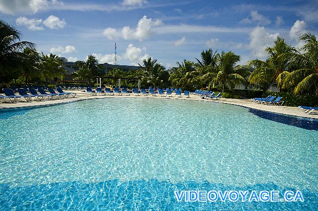 Cuba Cayo Santa Maria Husa Cayo Santa Maria A gentle slope to enter the pool.