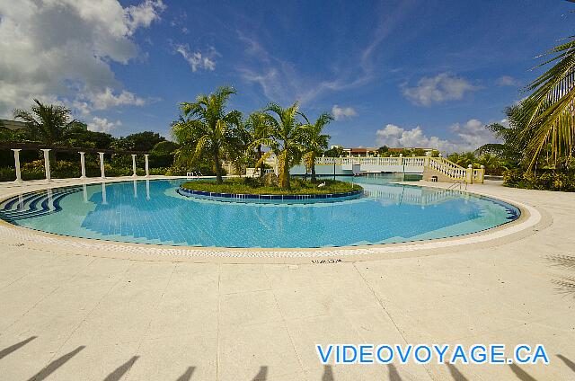 Cuba Cayo Santa Maria Husa Cayo Santa Maria La segunda sección de la piscina es enorme.