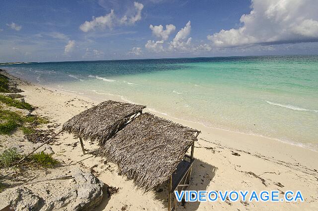 Cuba Cayo Santa Maria Husa Cayo Santa Maria Complètement à l'ouest du site, les derniers palapas de la plage de l'hôtel.