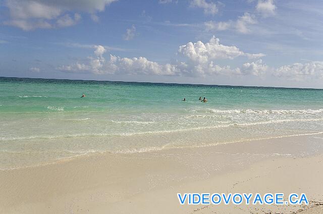 Cuba Cayo Santa Maria Husa Cayo Santa Maria En el mar, no hay algas o arrecife. Una ligera inclinación permite alejarse de la costa más de 75 metros.