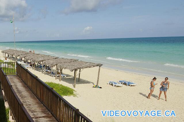 Cuba Cayo Santa Maria Husa Cayo Santa Maria La plage avec des palapas, la plage peu profonde...