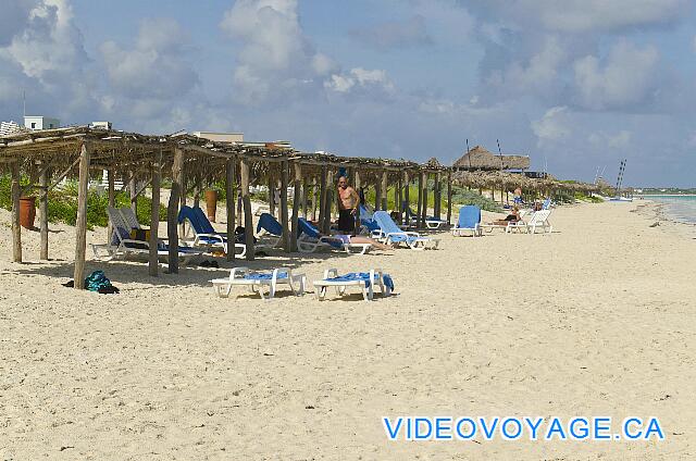 Cuba Cayo Santa Maria Husa Cayo Santa Maria Les palapas sur la plage