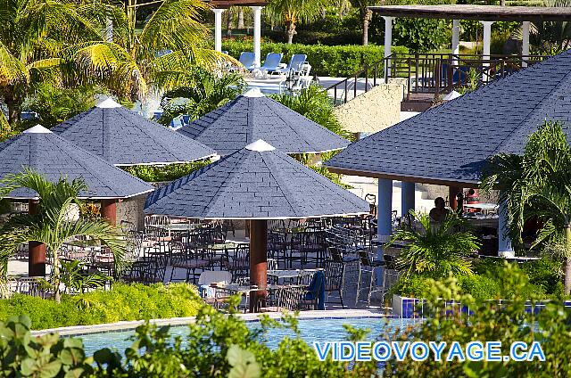 Cuba Cayo Santa Maria Husa Cayo Santa Maria On the edge of the main pool of the section that is always open, a small snack bar with a lovely terrace.