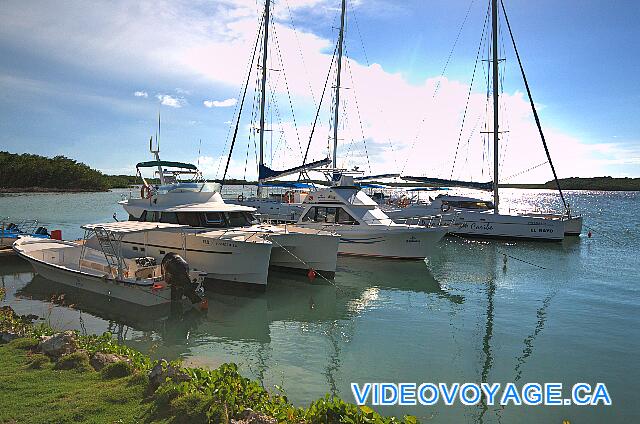 Cuba Cayo Santa Maria Villa Las Brujas Barco se sumergió bajo el agua, barco de pesca, catamarán, ...