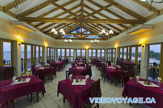 Cuba Cayo Santa Maria Villa Las Brujas El comedor con aire acondicionado, con una hermosa vista