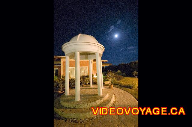 Cuba Cayo Santa Maria Melia Las Dunas Una pequeña noche gazebo.