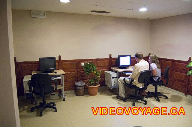 Cuba Cayo Santa Maria Melia Las Dunas La sala de Internet es accesible desde el vestíbulo.
