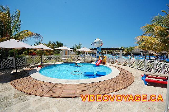 Cuba Cayo Santa Maria Melia Las Dunas El mini club está situado en el barrio oeste. Aquí la piscina club de niños.